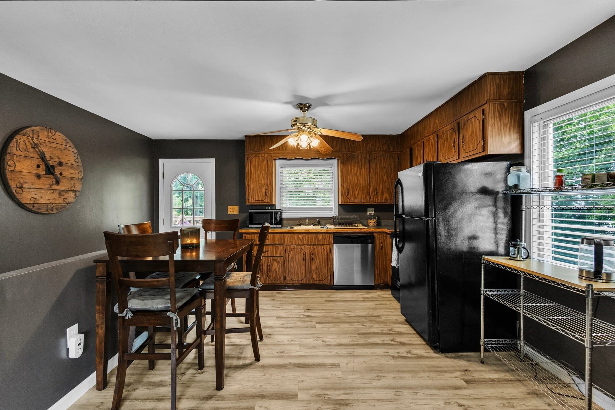 Single Family Residence at 6 Pitcairn Ave, Leicester MA 01524, Leicester, photo 4 of 35