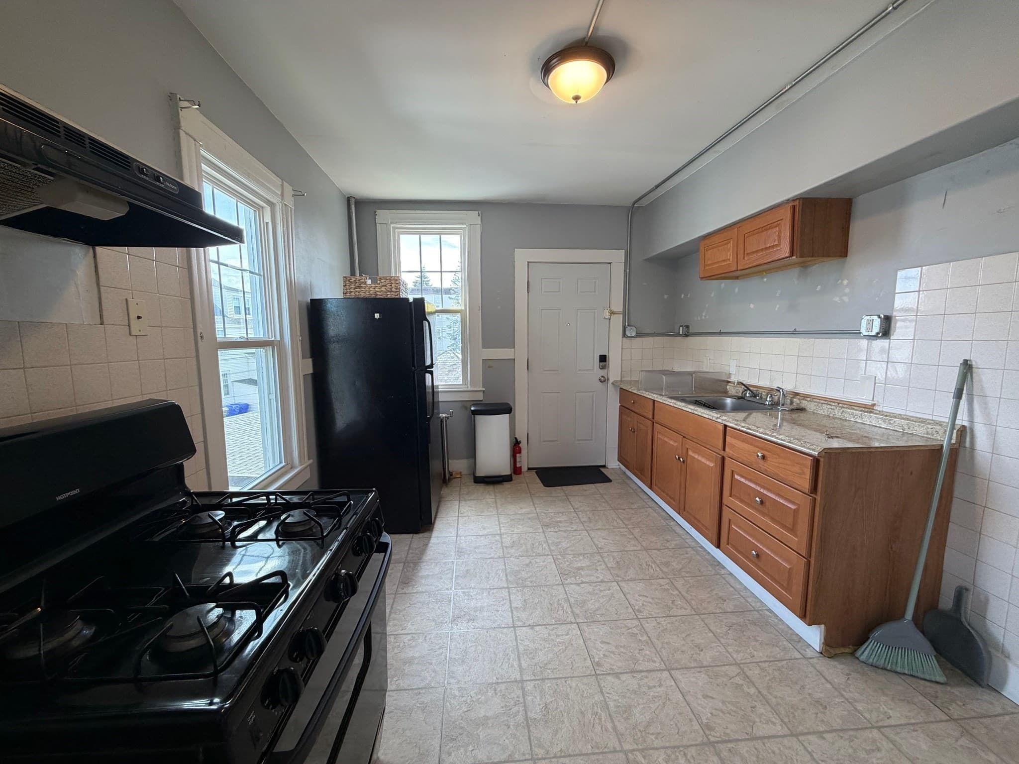 5-9 Family at 15-19 Litchfield St, Springfield MA 01108, Springfield, photo 4 of 42