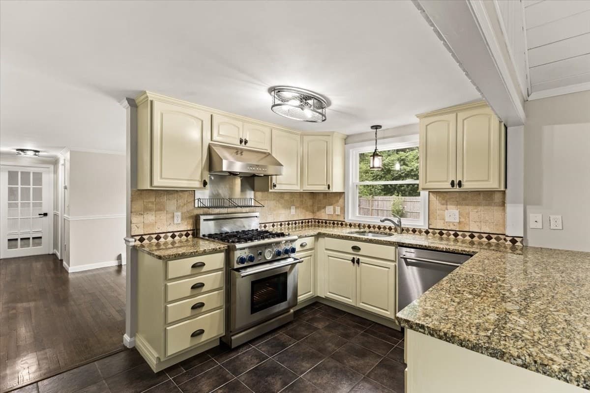 Single Family Residence at 3 Thoreau Dr, Barnstable MA 02632, Barnstable, photo 7 of 33