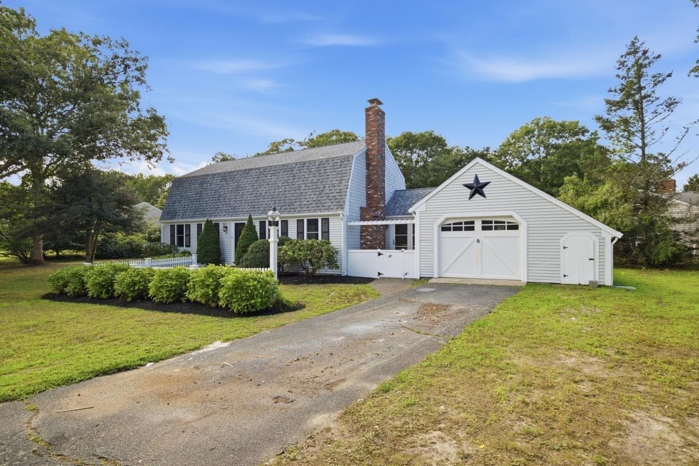 Single Family Residence at 3 Thoreau Dr, Barnstable MA 02632, Barnstable, photo 5 of 33