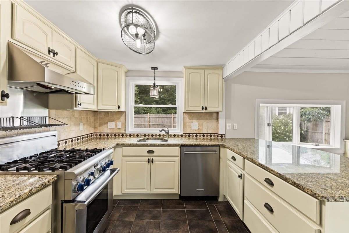Single Family Residence at 3 Thoreau Dr, Barnstable MA 02632, Barnstable, photo 9 of 33