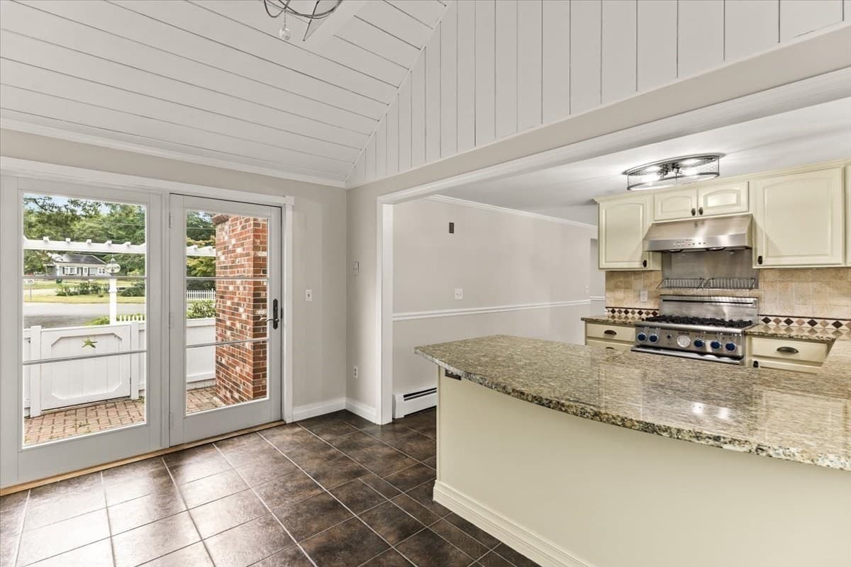 Single Family Residence at 3 Thoreau Dr, Barnstable MA 02632, Barnstable, photo 10 of 33