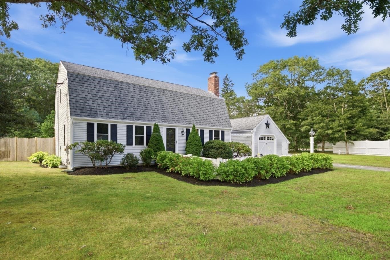 Single Family Residence at 3 Thoreau Dr, Barnstable MA 02632, Barnstable, photo 4 of 33
