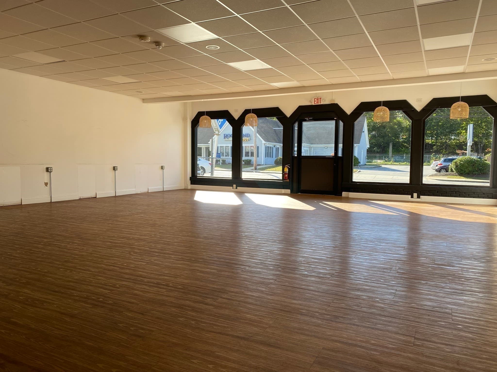 Commercial Sale at 846 Ashley Blvd, New Bedford MA 02745, New Bedford, photo 2 of 10