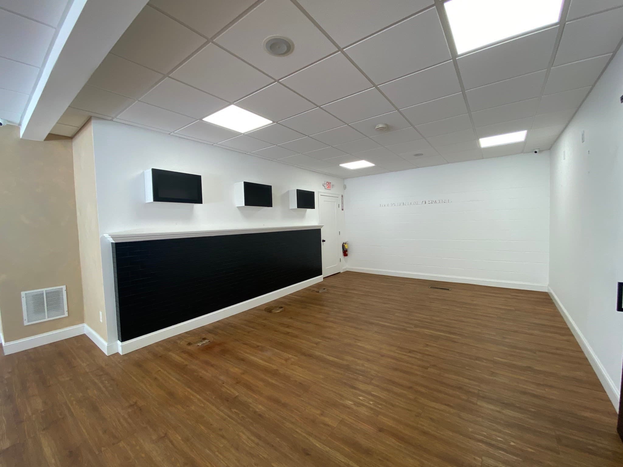 Commercial Sale at 846 Ashley Blvd, New Bedford MA 02745, New Bedford, photo 4 of 10