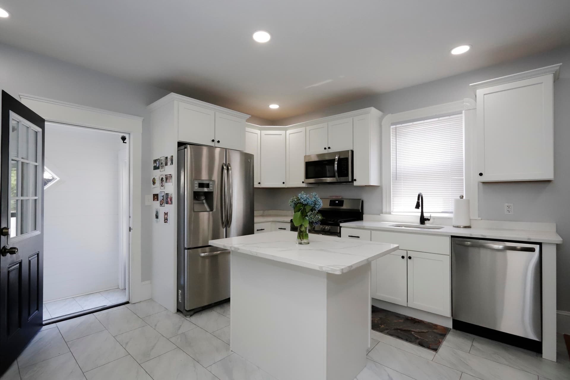 Single Family Residence at 173 Central Ave, New Bedford MA 02745, photo 4 of 16