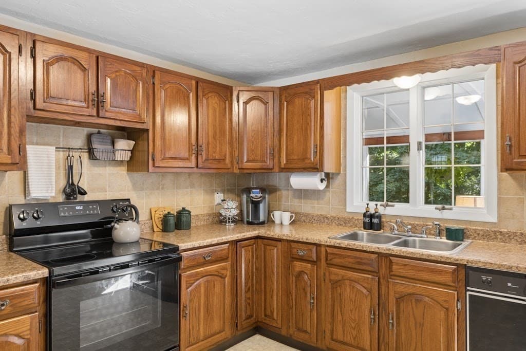 Single Family Residence at 11 Rustic Drive, Northborough MA 01532, Northborough, photo 11 of 41