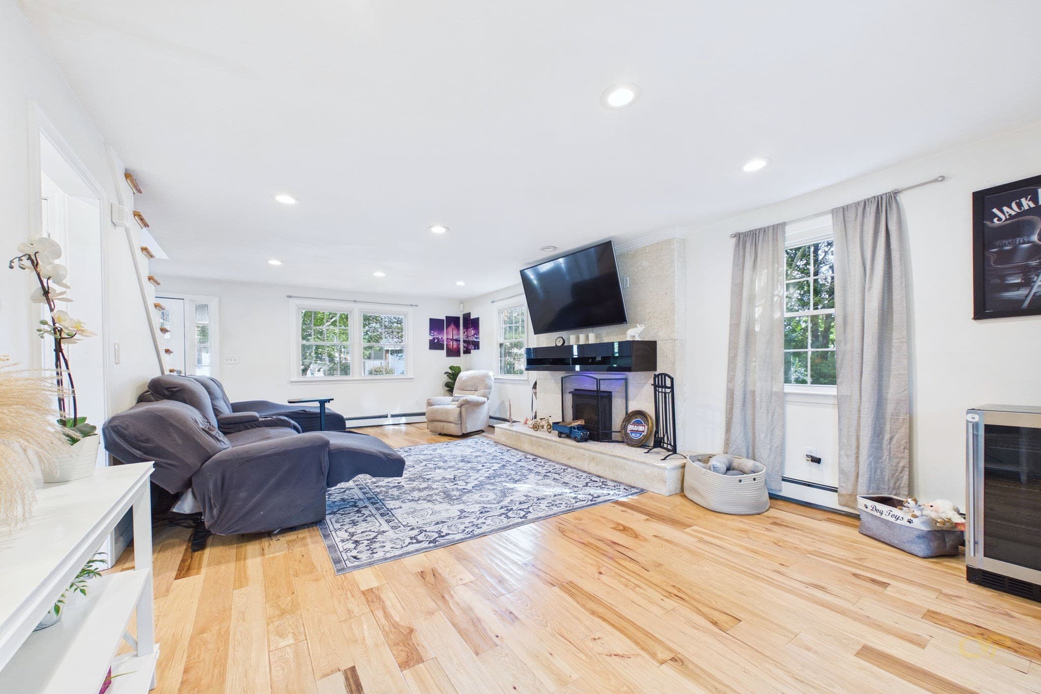 Single Family Residence at 968 Osgood St, New Bedford MA 02745, New Bedford, photo 5 of 41