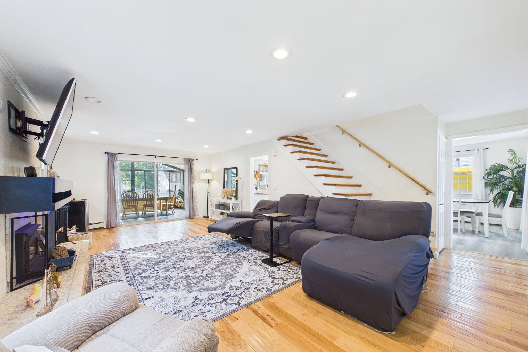 Single Family Residence at 968 Osgood St, New Bedford MA 02745, New Bedford, photo 8 of 41