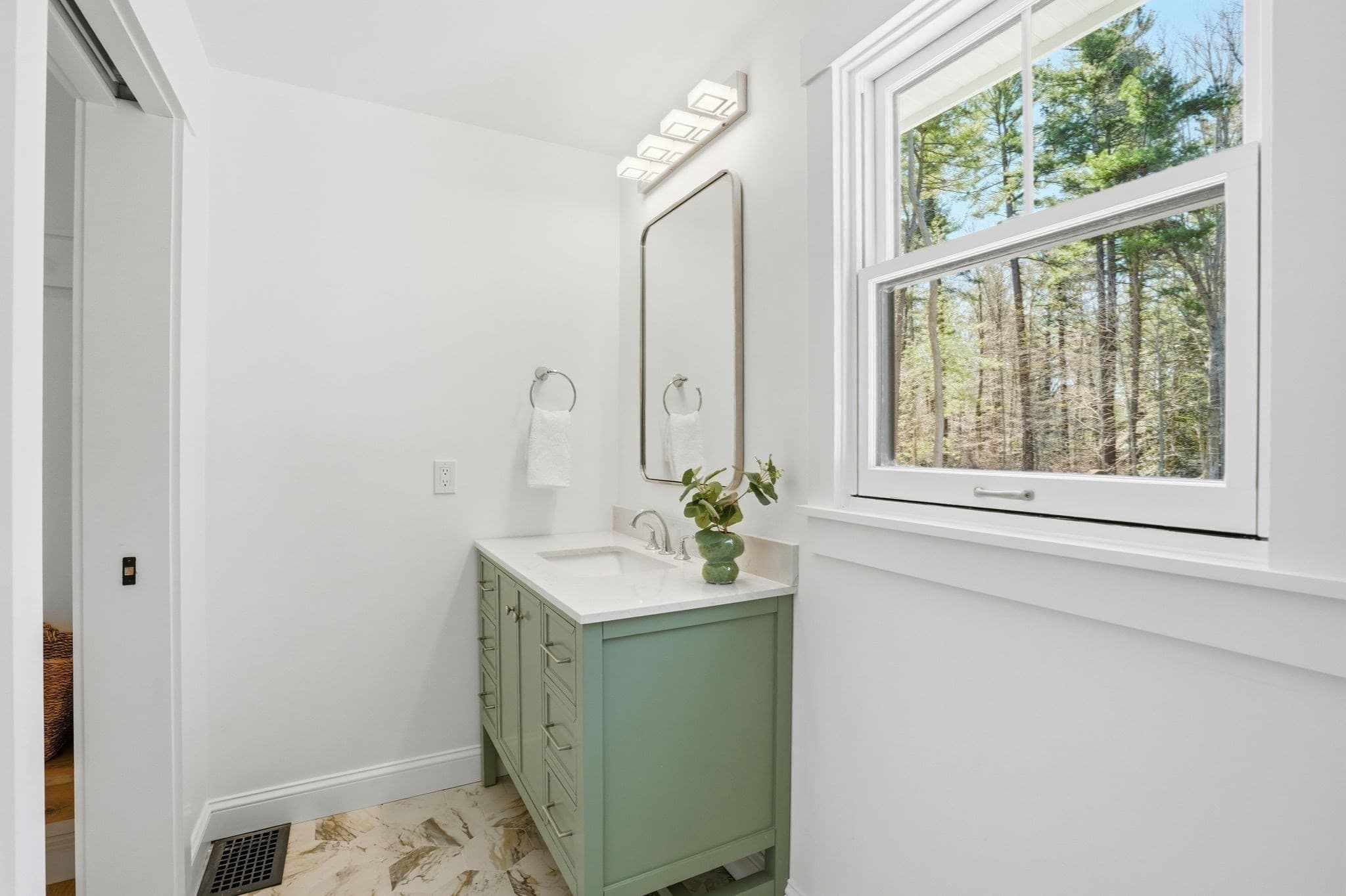 Single Family Residence at 26 Old Pottery Ln, Norwell MA 02061, Norwell, photo 9 of 40