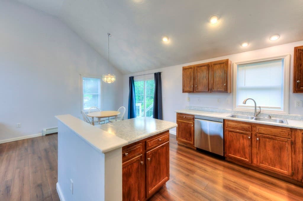 Single Family Residence at 4 Matteo St, Worcester MA 01606, Worcester, photo 9 of 42