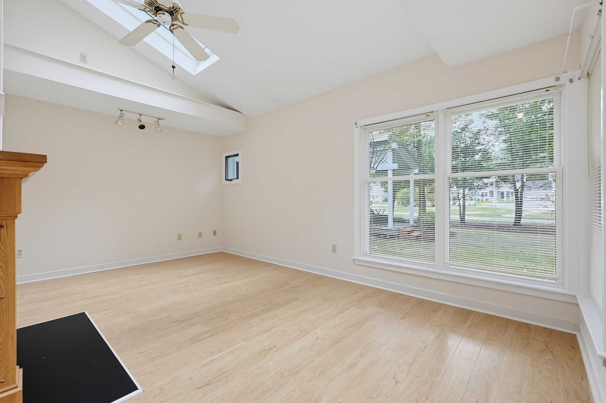 Condominium at 4 Oak Ct # 4, Rockland MA 02370, Rockland, photo 12 of 35