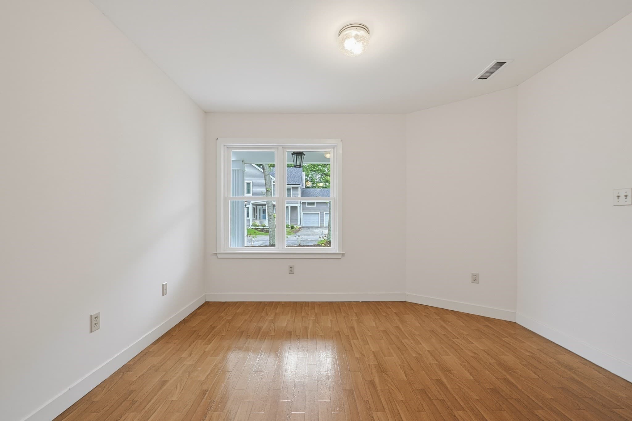 Condominium at 4 Oak Ct # 4, Rockland MA 02370, Rockland, photo 18 of 35