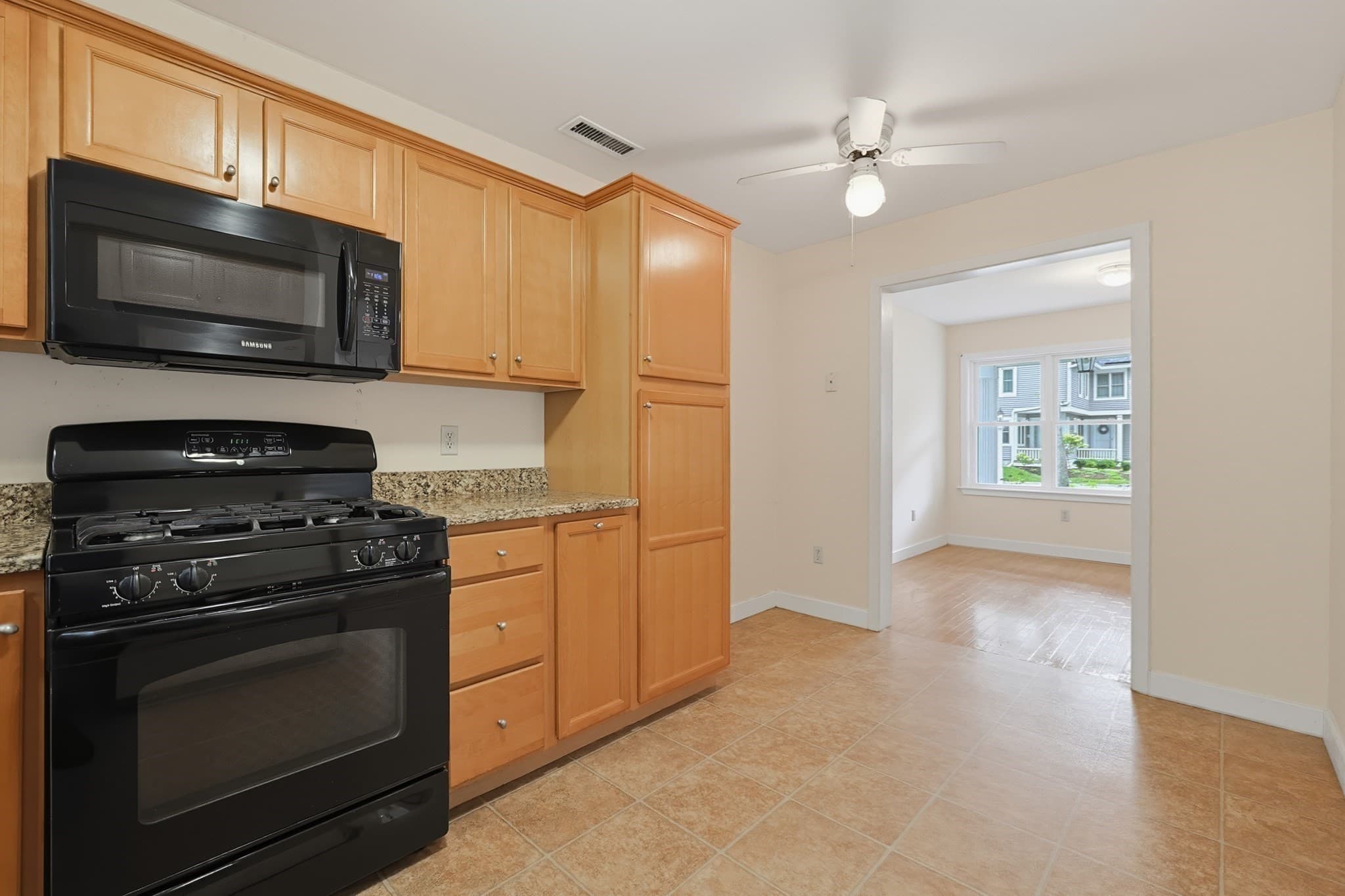 Condominium at 4 Oak Ct # 4, Rockland MA 02370, Rockland, photo 15 of 35