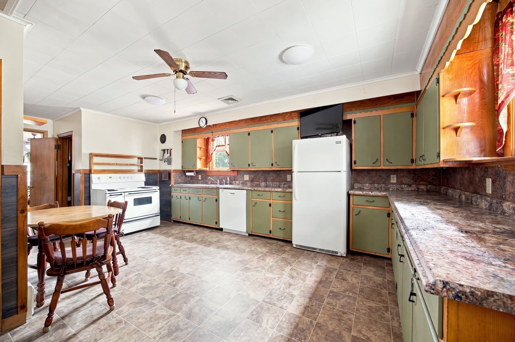 Single Family Residence at 55 Park Ave, Ware MA 01082, Ware, photo 3 of 28