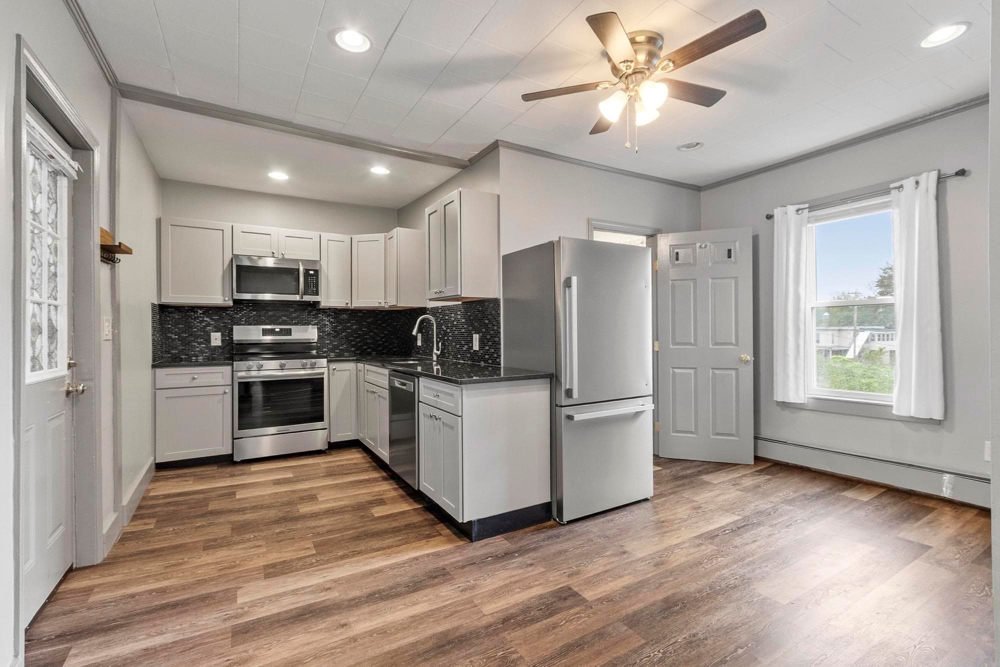 21 Old Leominster Rd, Fitchburg MA 01420