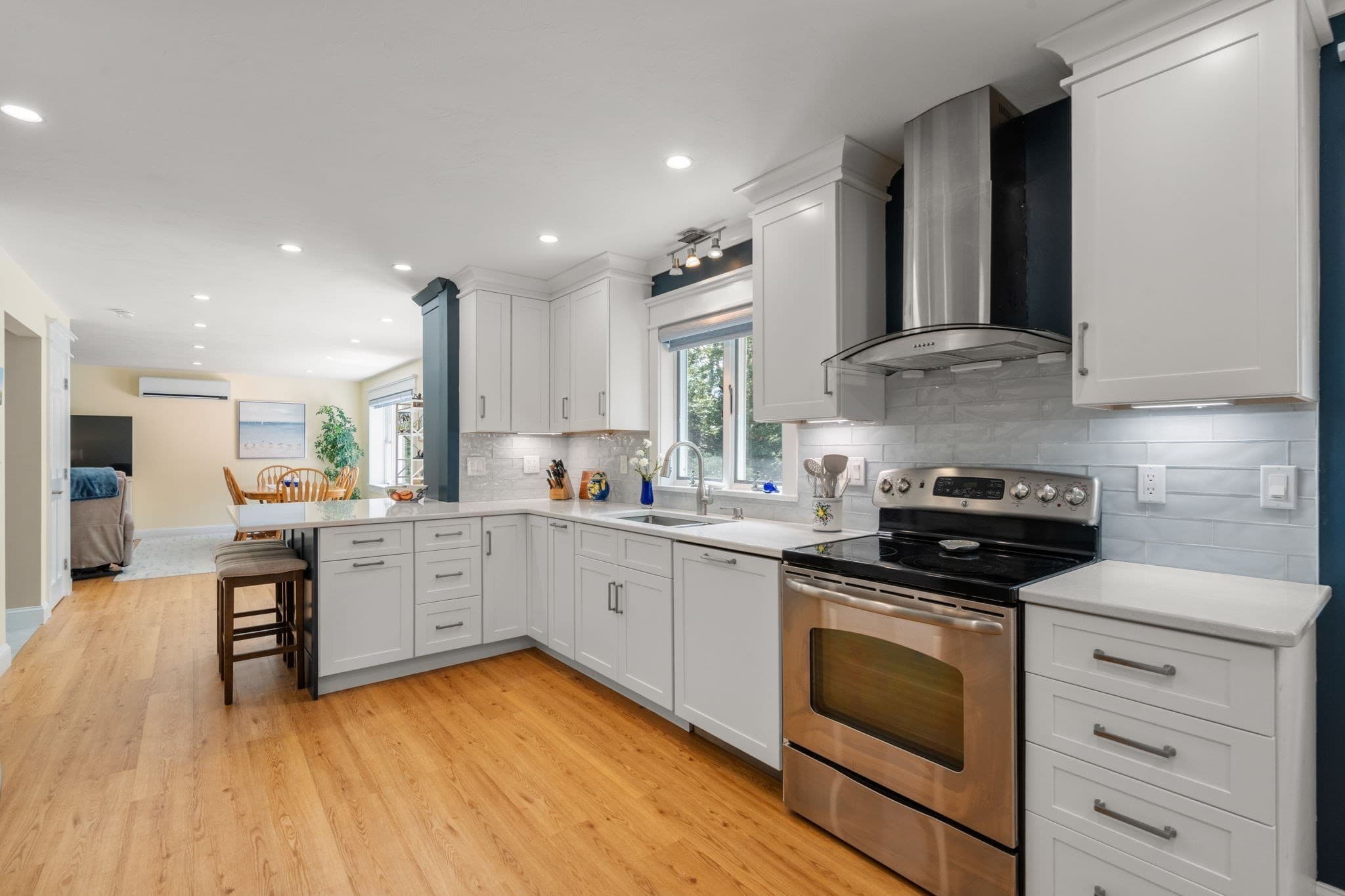 Single Family Residence at 192 Winding Cove Rd, Barnstable MA 02648, Barnstable, photo 4 of 35