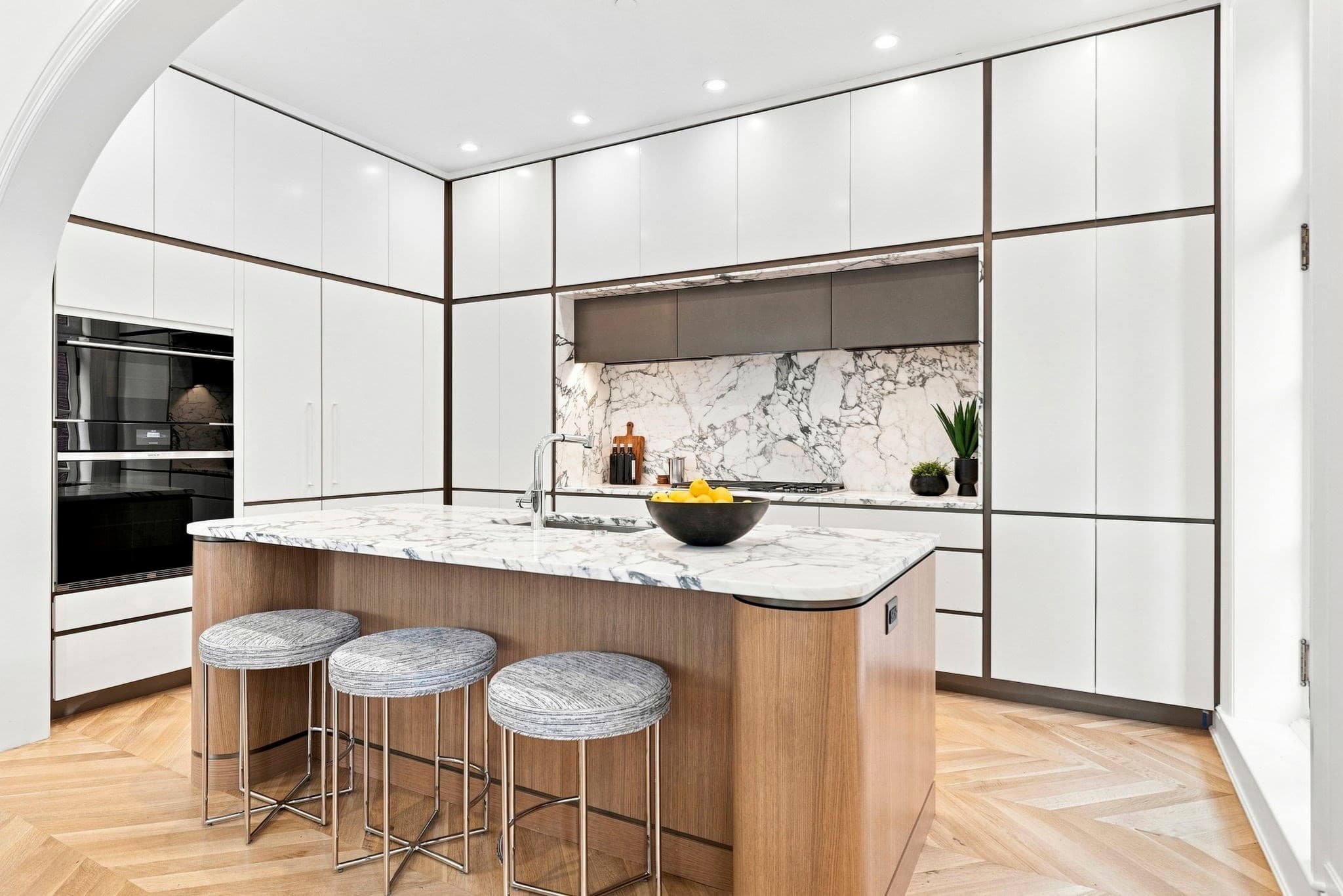 Condominium at 46 Beacon Street # 6, Boston MA 02108, Boston, photo 2 of 3
