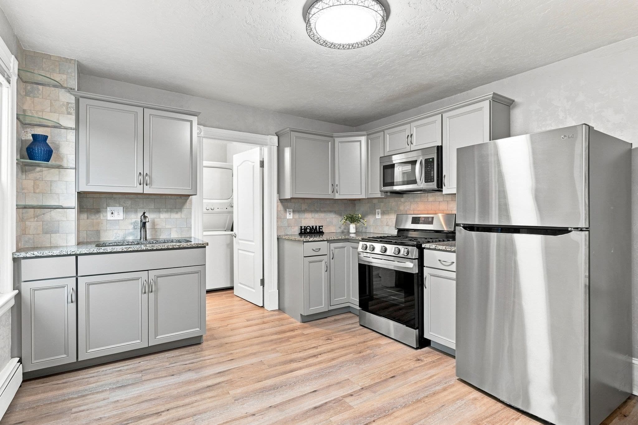 Single Family Residence at 15 Oxford Pl, West Springfield MA 01089, West Springfield, photo 7 of 29