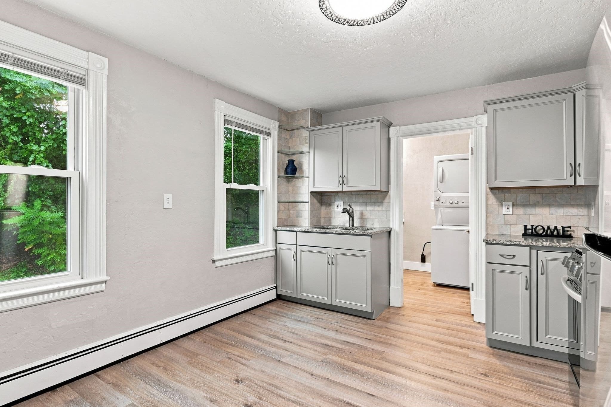 Single Family Residence at 15 Oxford Pl, West Springfield MA 01089, West Springfield, photo 8 of 29