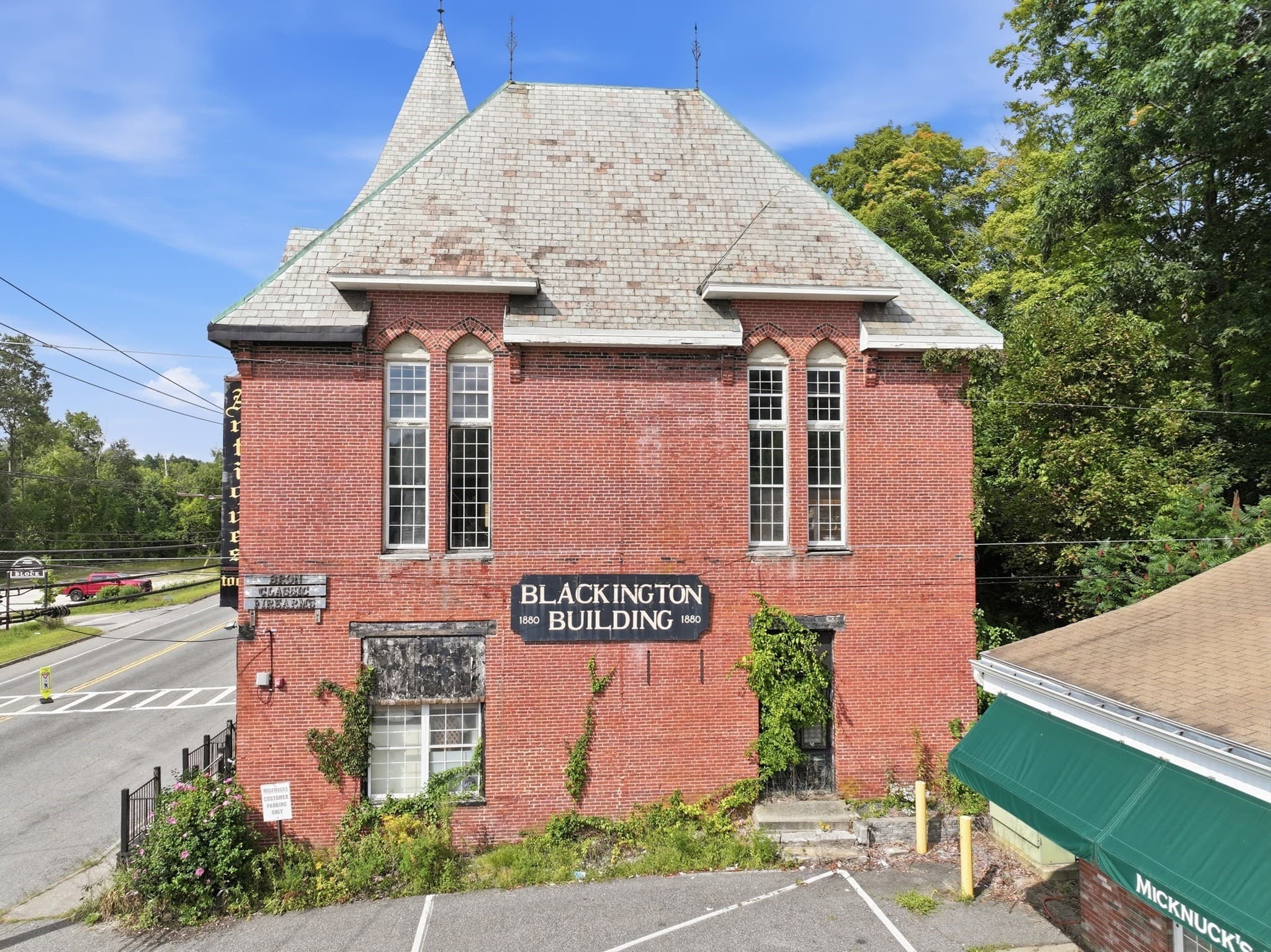Commercial Sale at 572 Main St, Sturbridge MA 01518, photo 2 of 41
