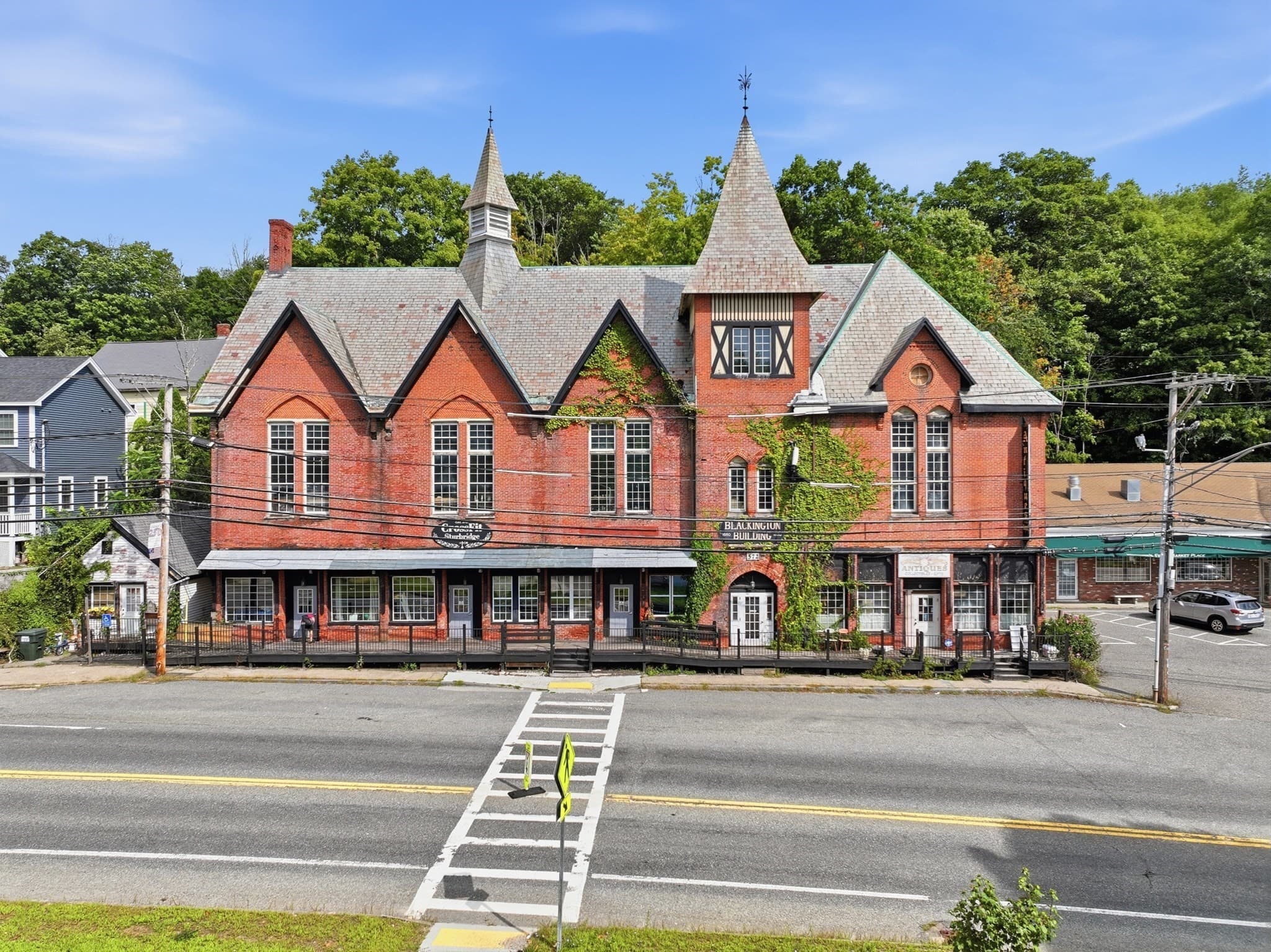 572 Main St, Sturbridge MA 01518