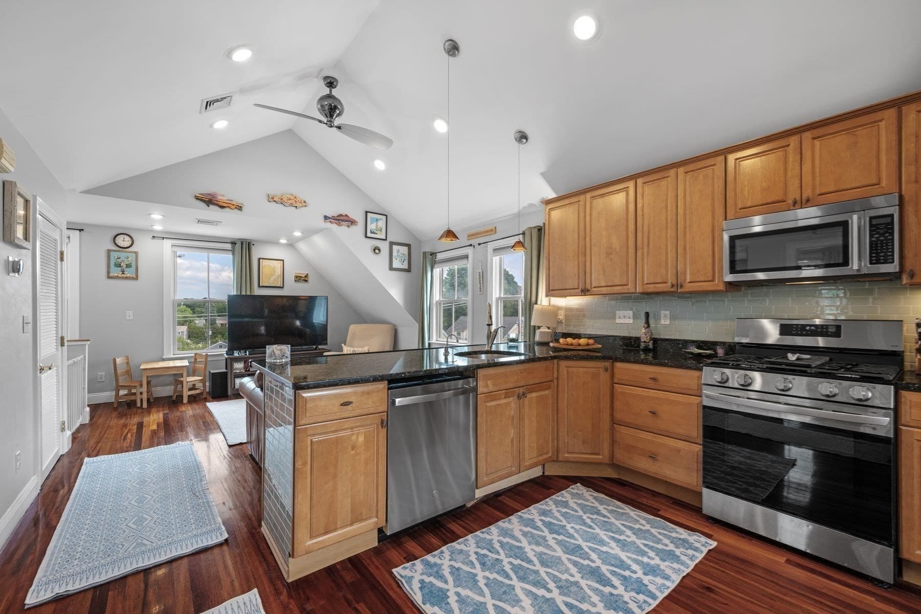 Condominium at 26 Village Street Unit 3, Marblehead MA 01945, Marblehead, photo 10 of 26