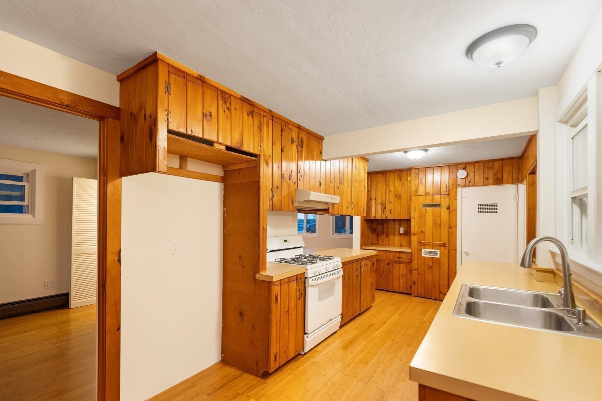 Single Family Residence at 5 Wampanoag Dr, Fairhaven MA 02719, Fairhaven, photo 10 of 29