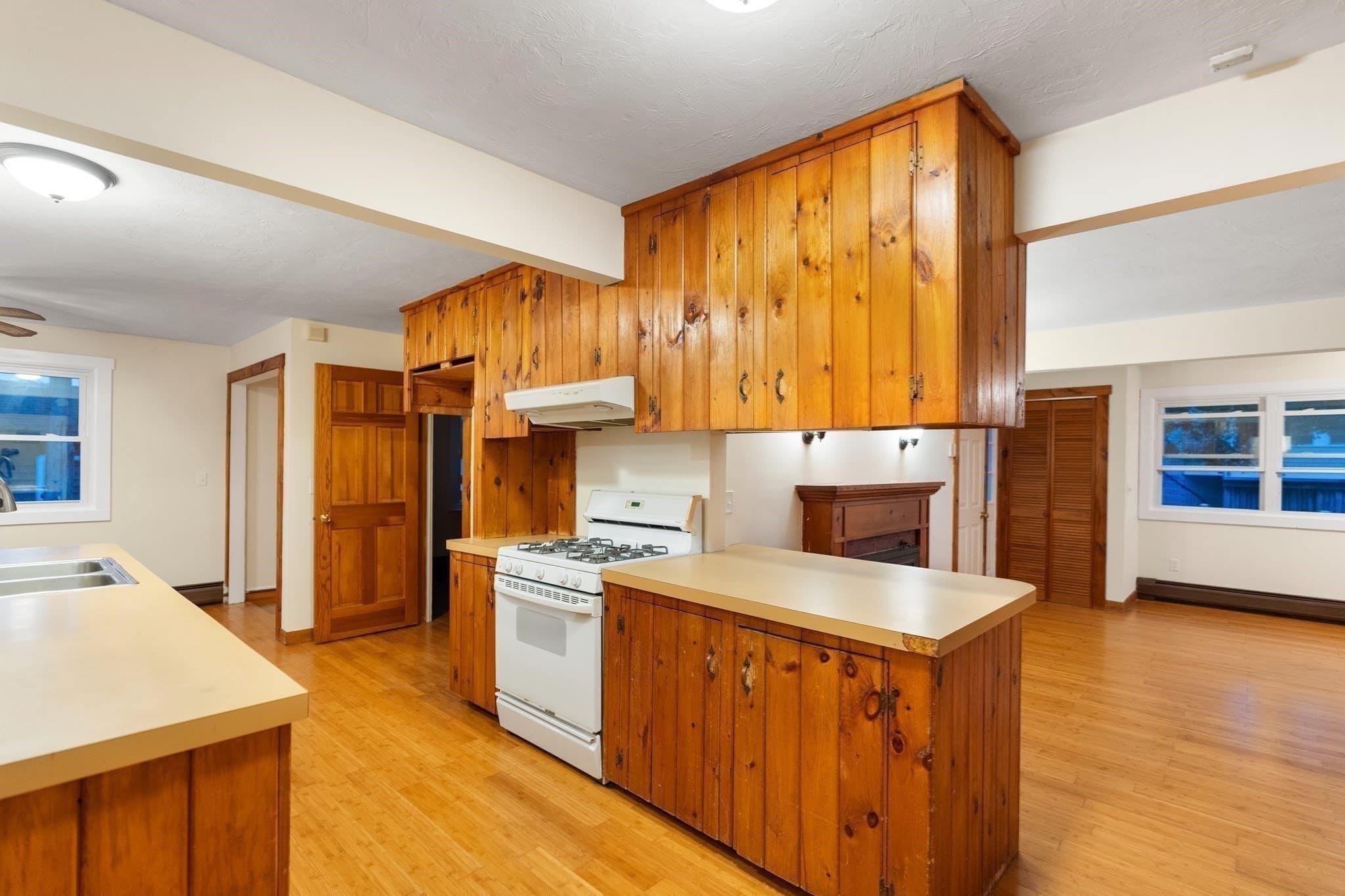 Single Family Residence at 5 Wampanoag Dr, Fairhaven MA 02719, Fairhaven, photo 11 of 29