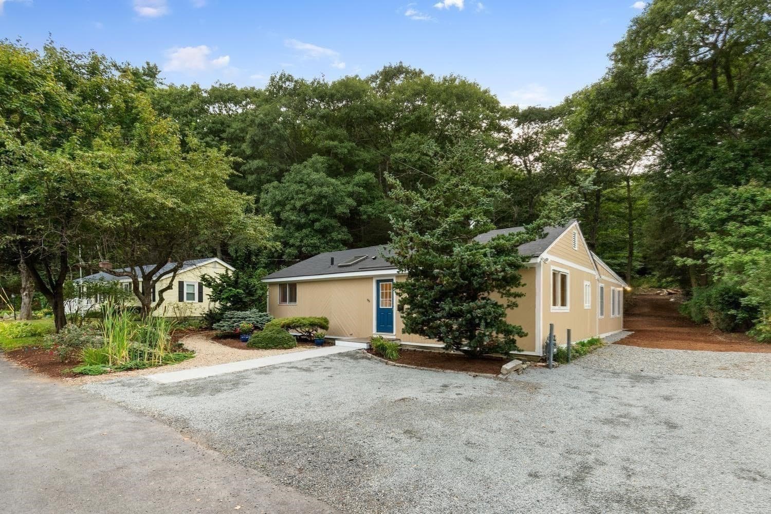 Single Family Residence at 96 Old Essex Rd, Manchester MA 01944, Manchester, photo 2 of 34