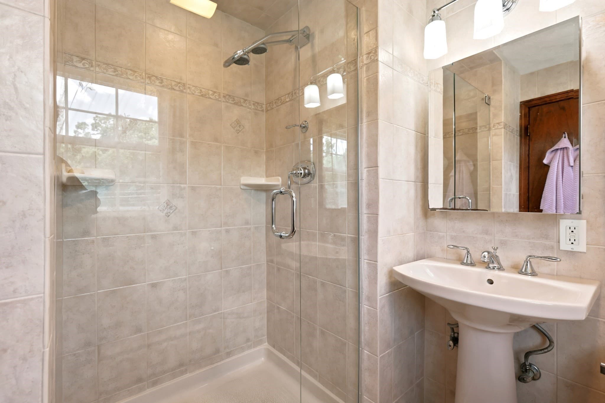 Single Family Residence at 9 Sparhawk Dr., Burlington MA 01803, Burlington, photo 24 of 42
