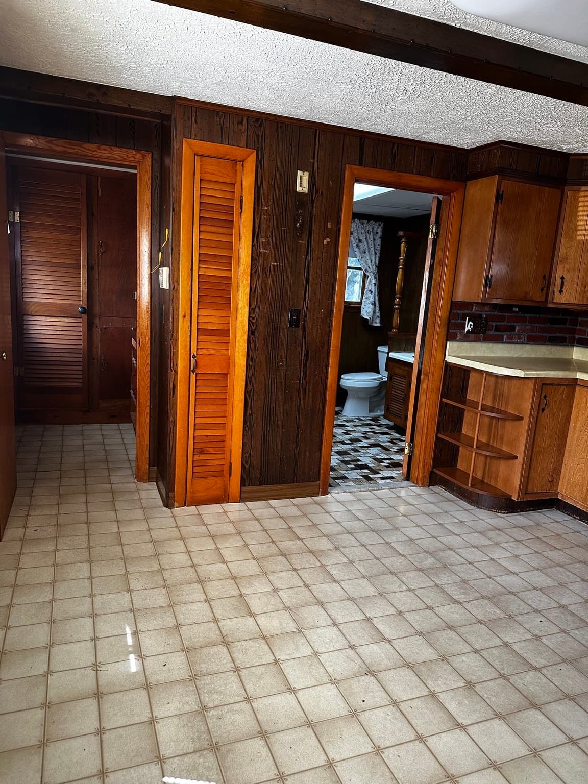 Single Family Residence at 168 Howard St, Lawrence MA 01841, Lawrence, photo 2 of 29