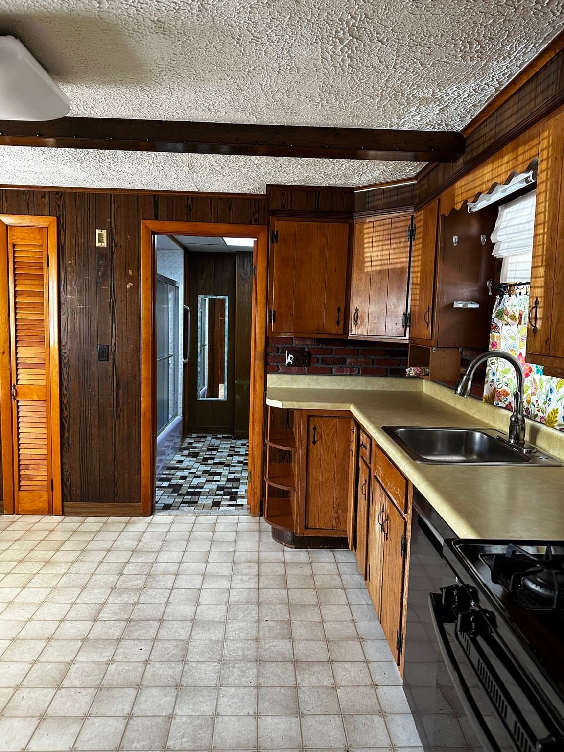 Single Family Residence at 168 Howard St, Lawrence MA 01841, Lawrence, photo 3 of 29