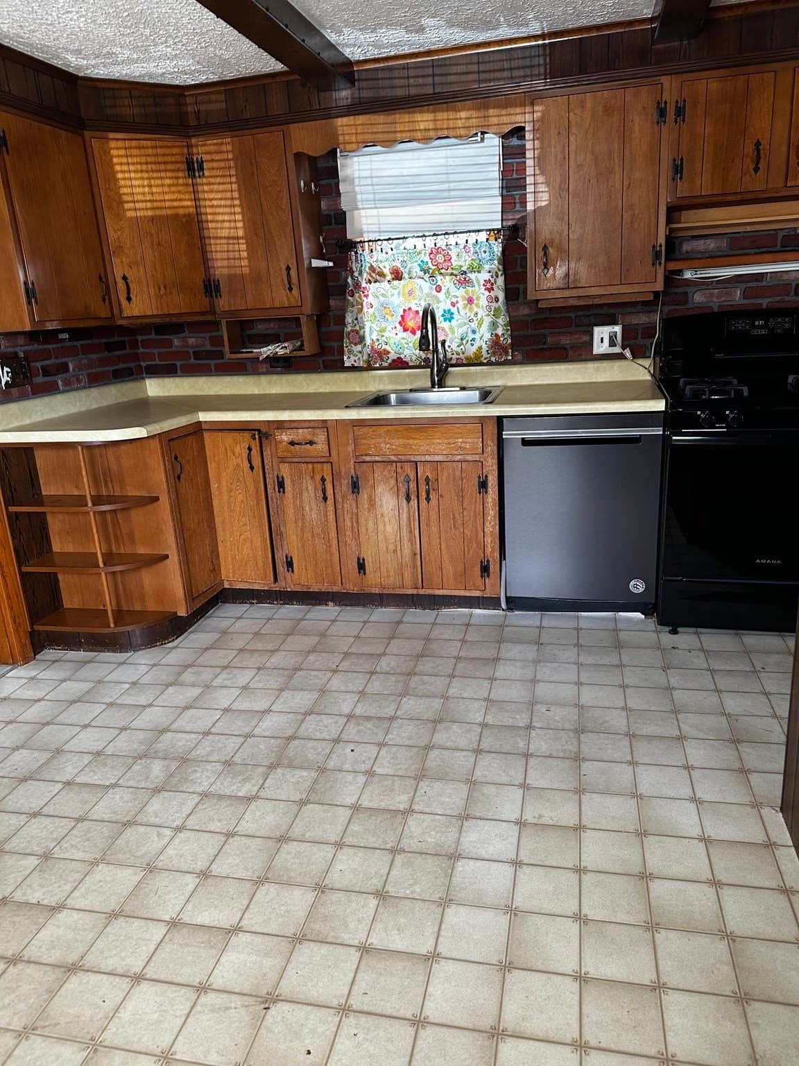 Single Family Residence at 168 Howard St, Lawrence MA 01841, Lawrence, photo 4 of 29