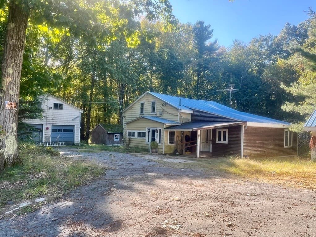 Single Family Residence at 2 Woodland Ln, Spencer MA 01562, Spencer, photo 2 of 25