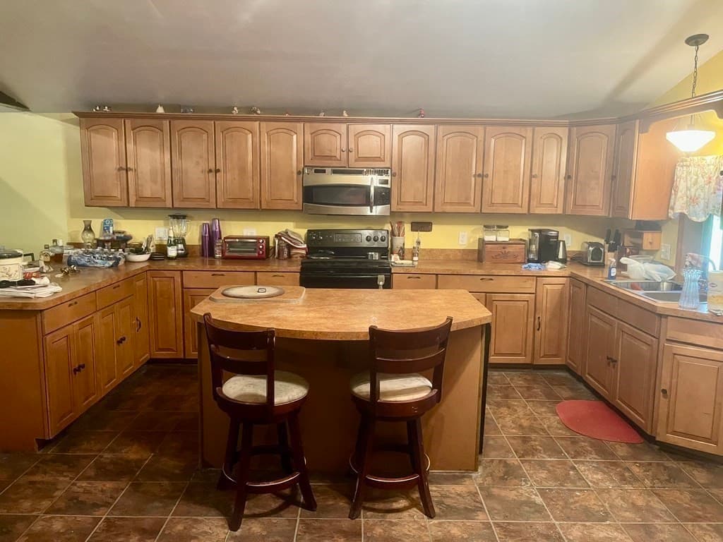 Single Family Residence at 2 Woodland Ln, Spencer MA 01562, Spencer, photo 6 of 25