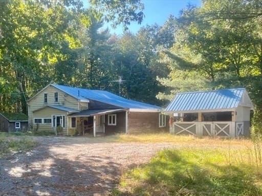 2 Woodland Ln, Spencer MA 01562