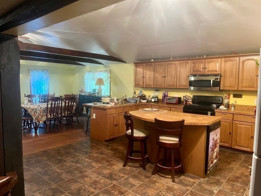 Single Family Residence at 2 Woodland Ln, Spencer MA 01562, Spencer, photo 5 of 25