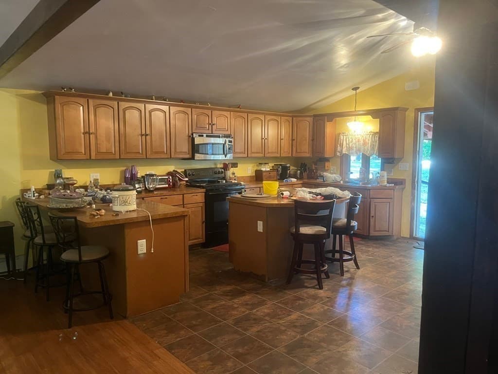 Single Family Residence at 2 Woodland Ln, Spencer MA 01562, Spencer, photo 8 of 25