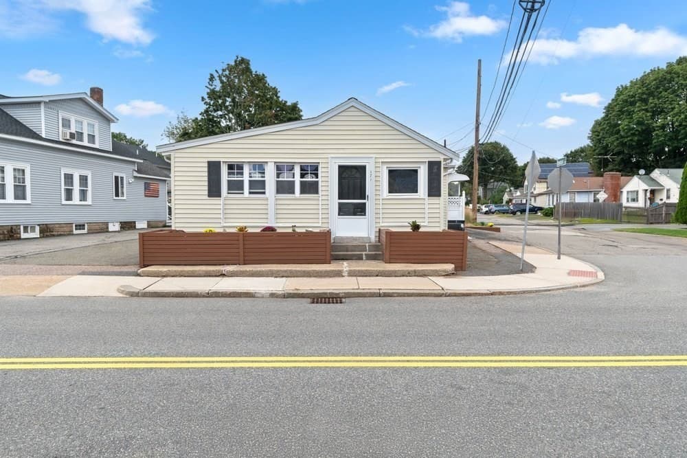 2 Family - 2 Units Side by Side at 171 Lake St, Waltham MA 02451, Waltham, photo 15 of 28
