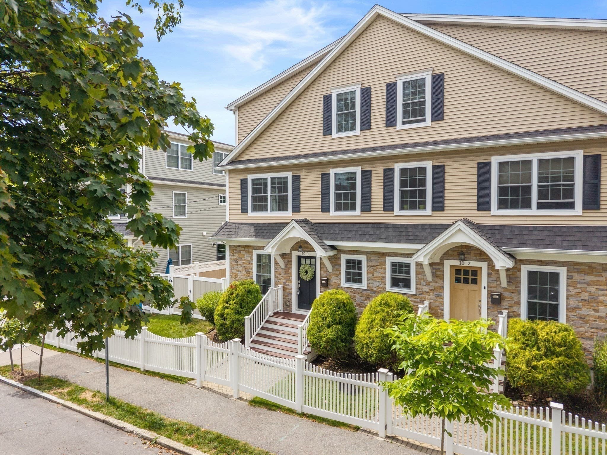10 Gale St # 1, Waltham MA 02453