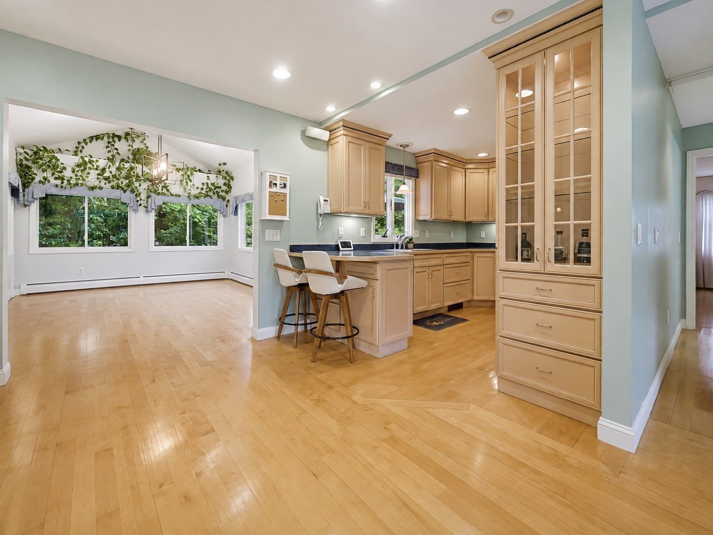 Condominium at 11 Weatherstone Dr # 11, Worcester MA 01604, Worcester, photo 5 of 22