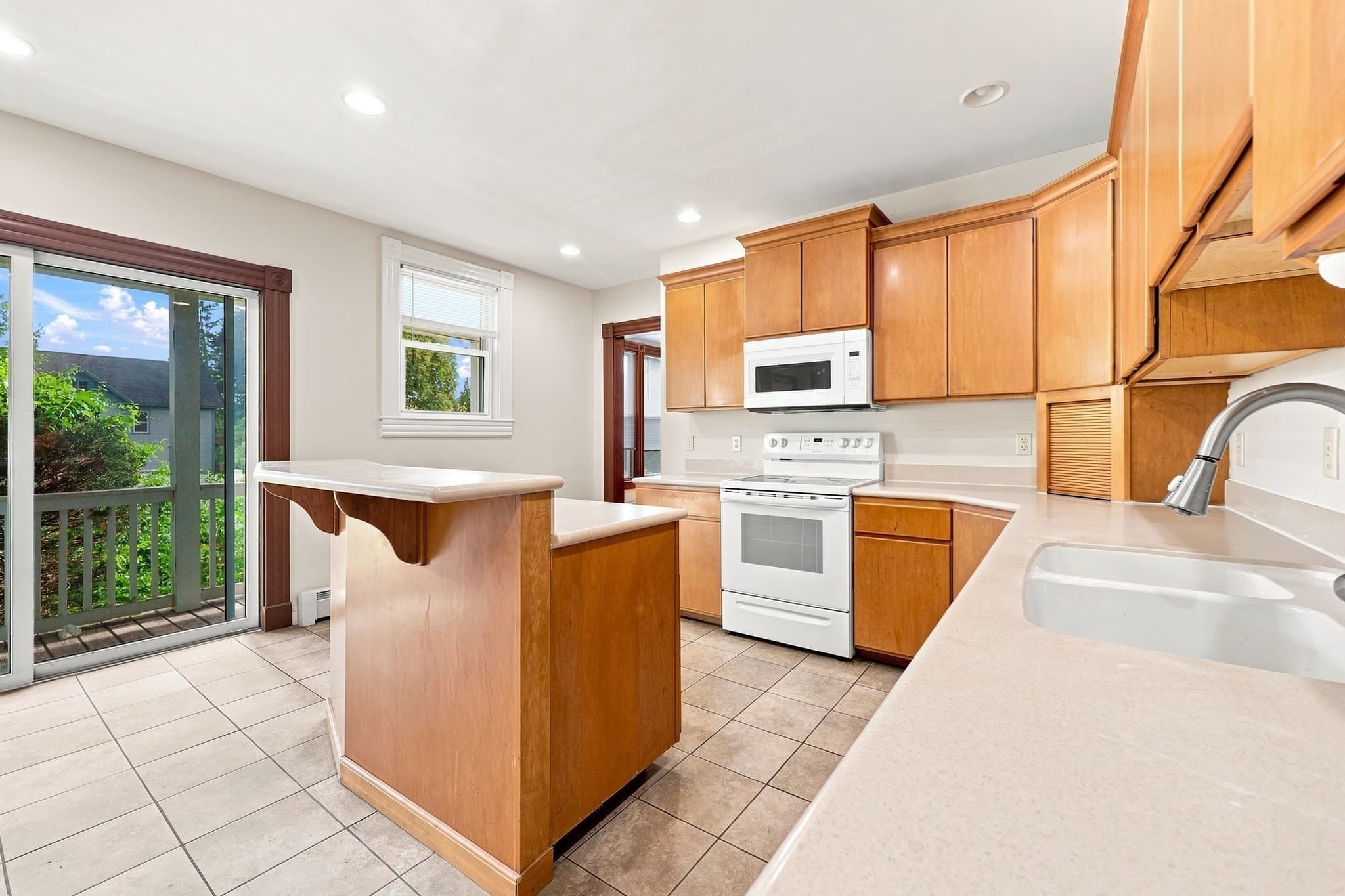 3 Family at 94 North Main Street, West Boylston MA 01583, photo 17 of 33
