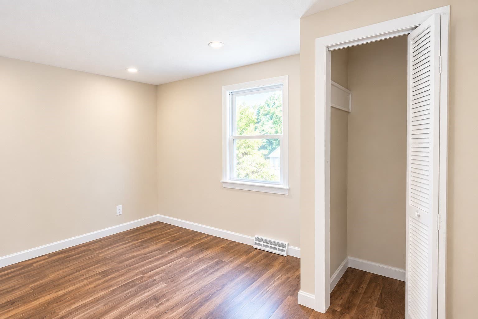 Single Family Residence at 117 Lexington Ave, Lowell MA 01854, Lowell, photo 17 of 35