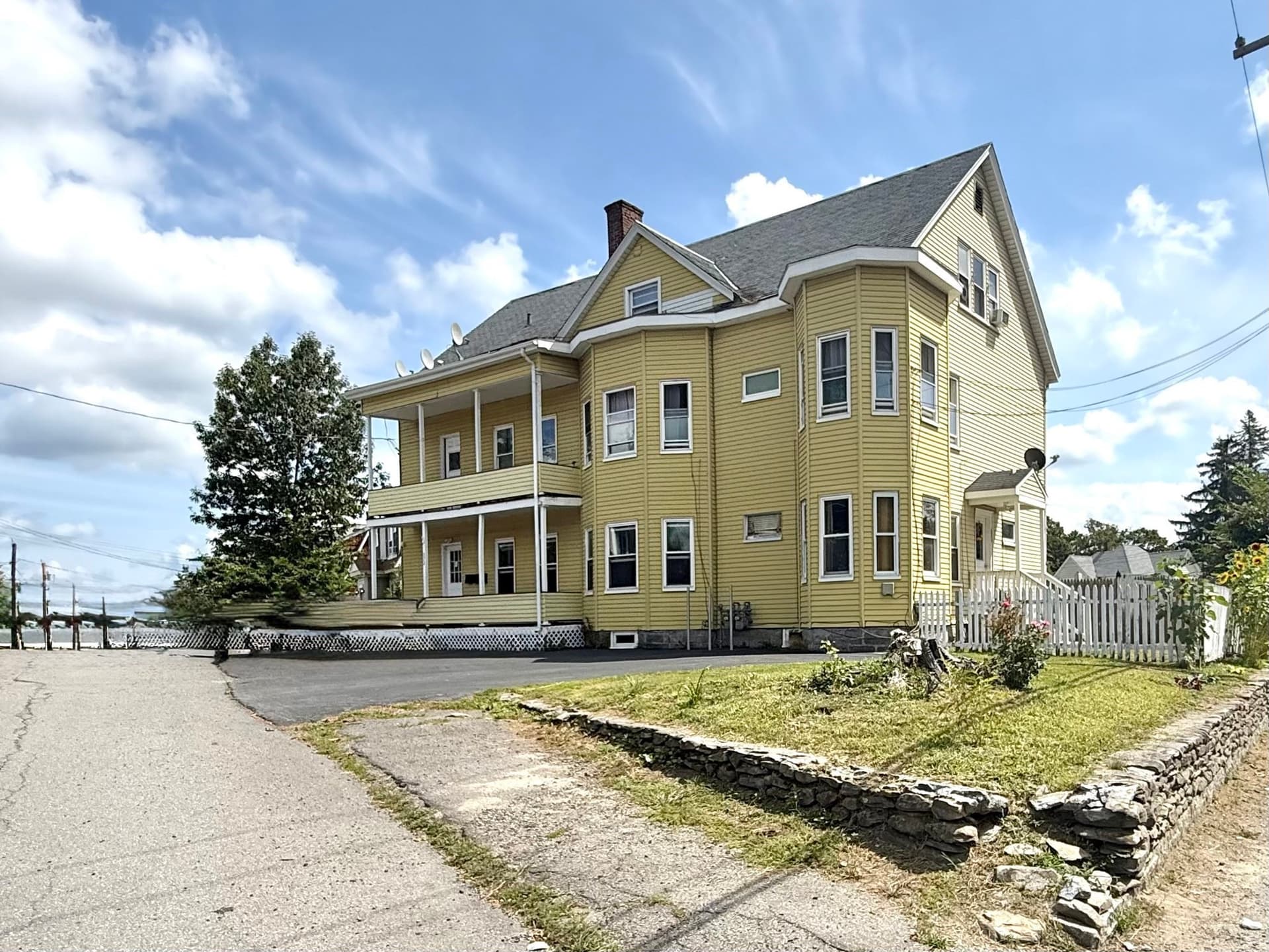 3 Family - 3 Units Up/Down at 272 South Street, Fitchburg MA 01420, photo 4 of 41