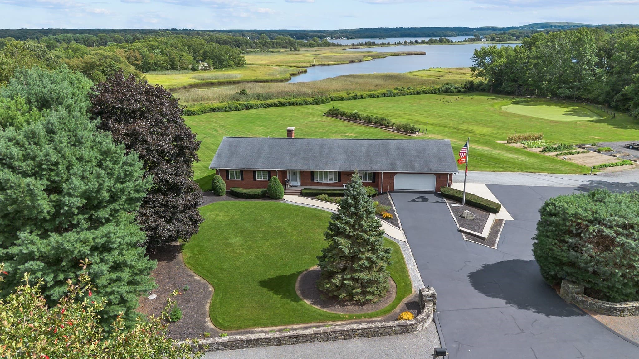 2835 County St, Dighton MA 02715