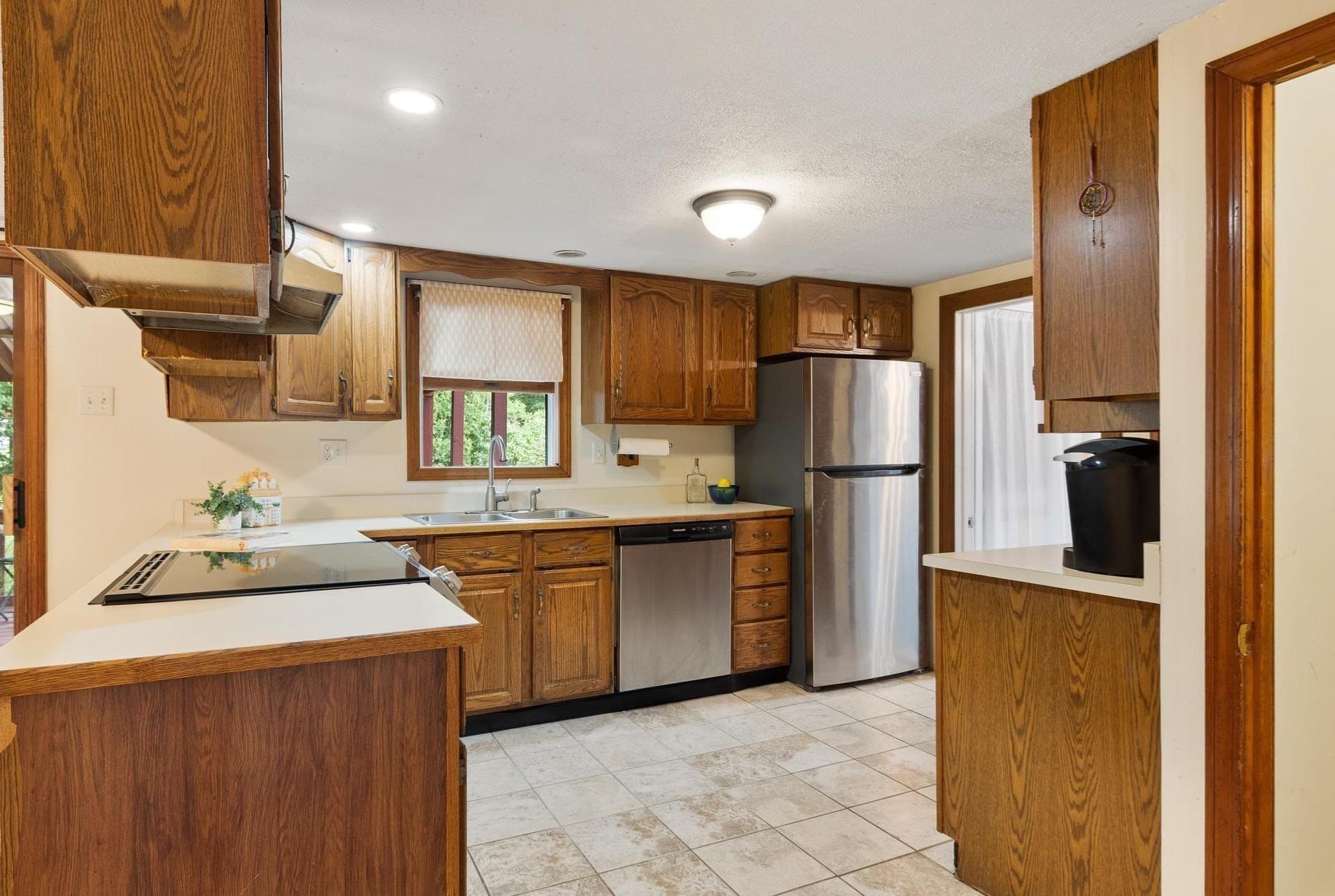 Single Family Residence at 5 Branch St, Gardner MA 01440, Gardner, photo 8 of 28