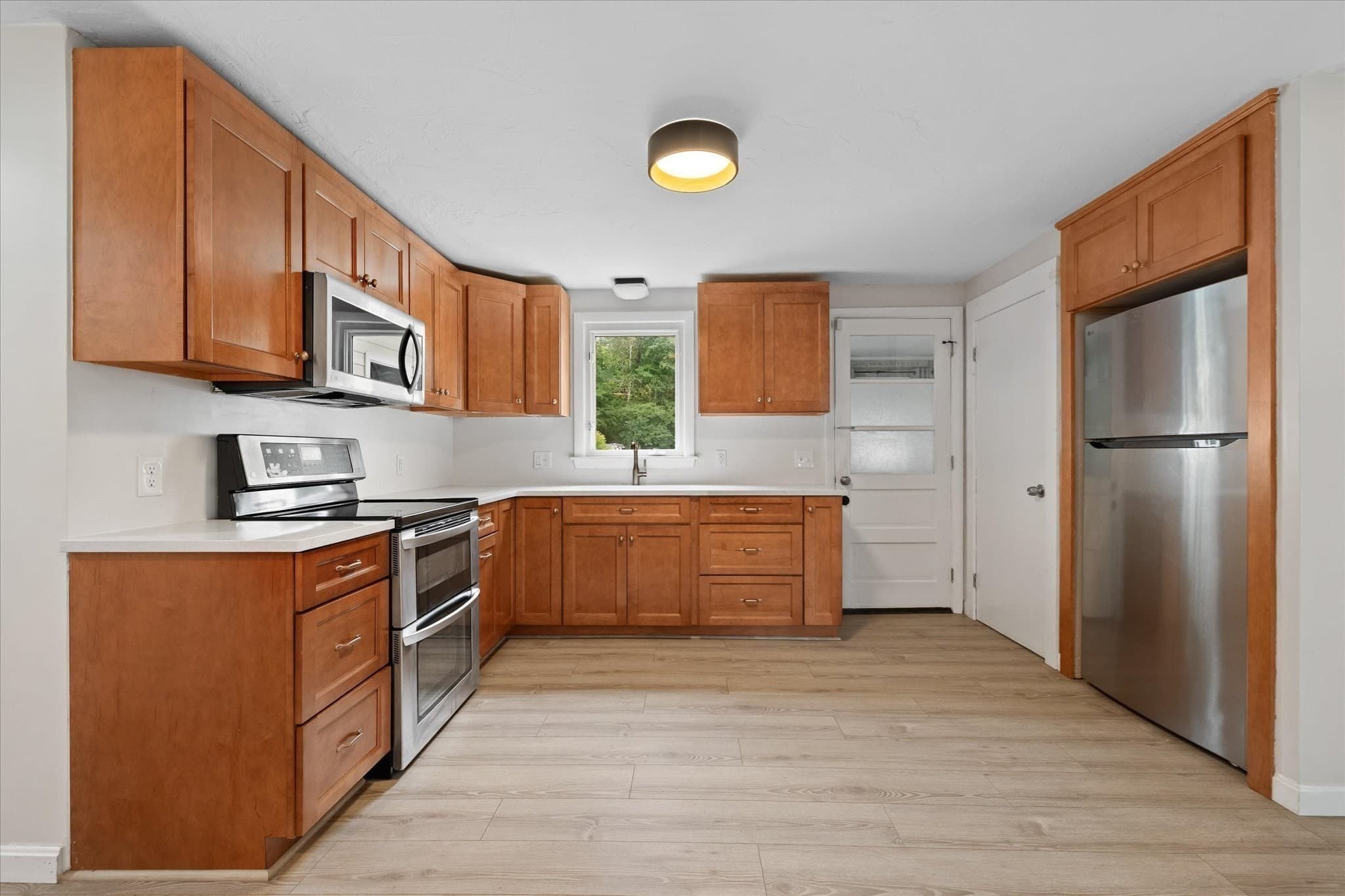 Single Family Residence at 19 Cypress St, Oxford MA 01540, Oxford, photo 7 of 42