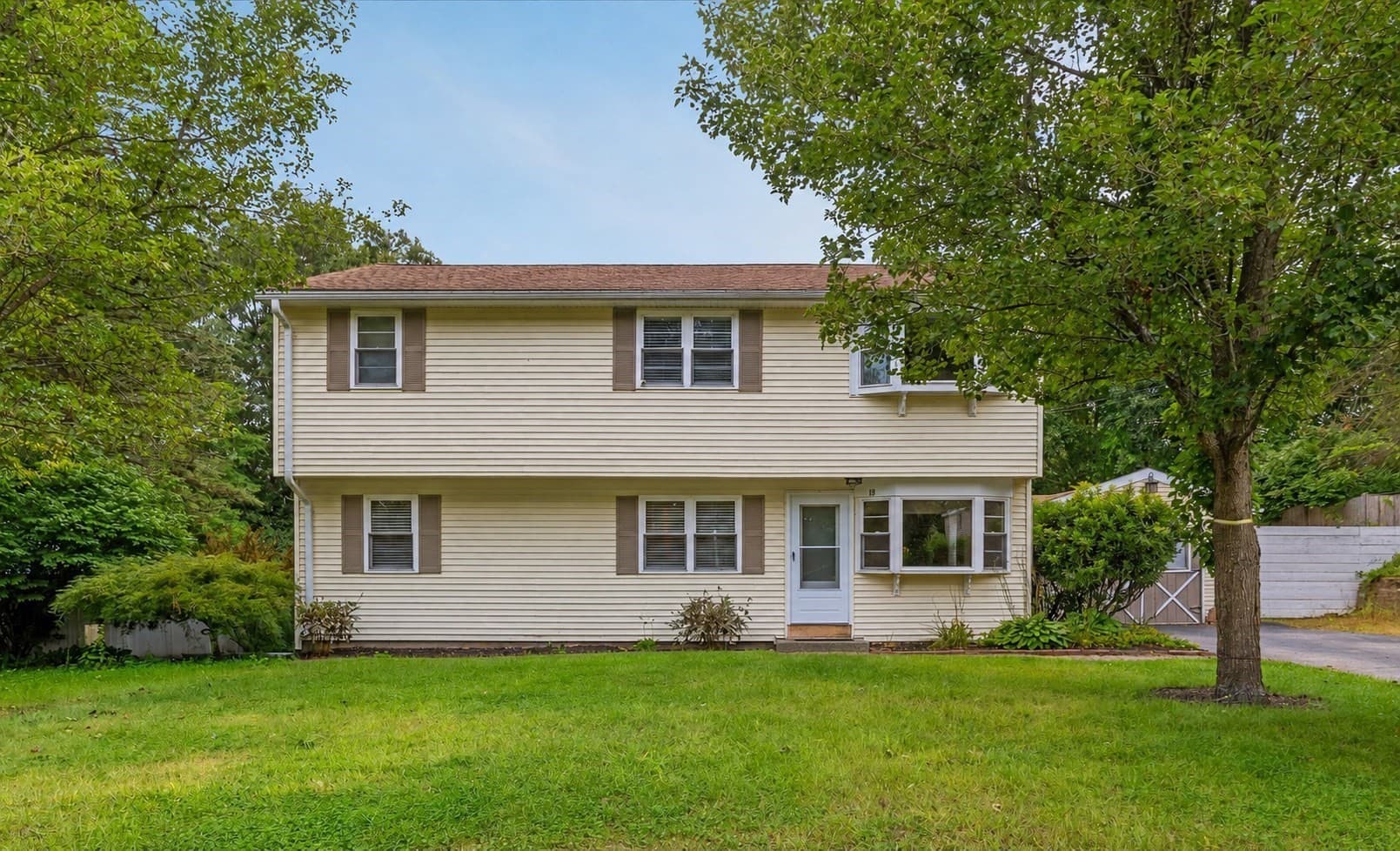 19 Cypress St, Oxford MA 01540