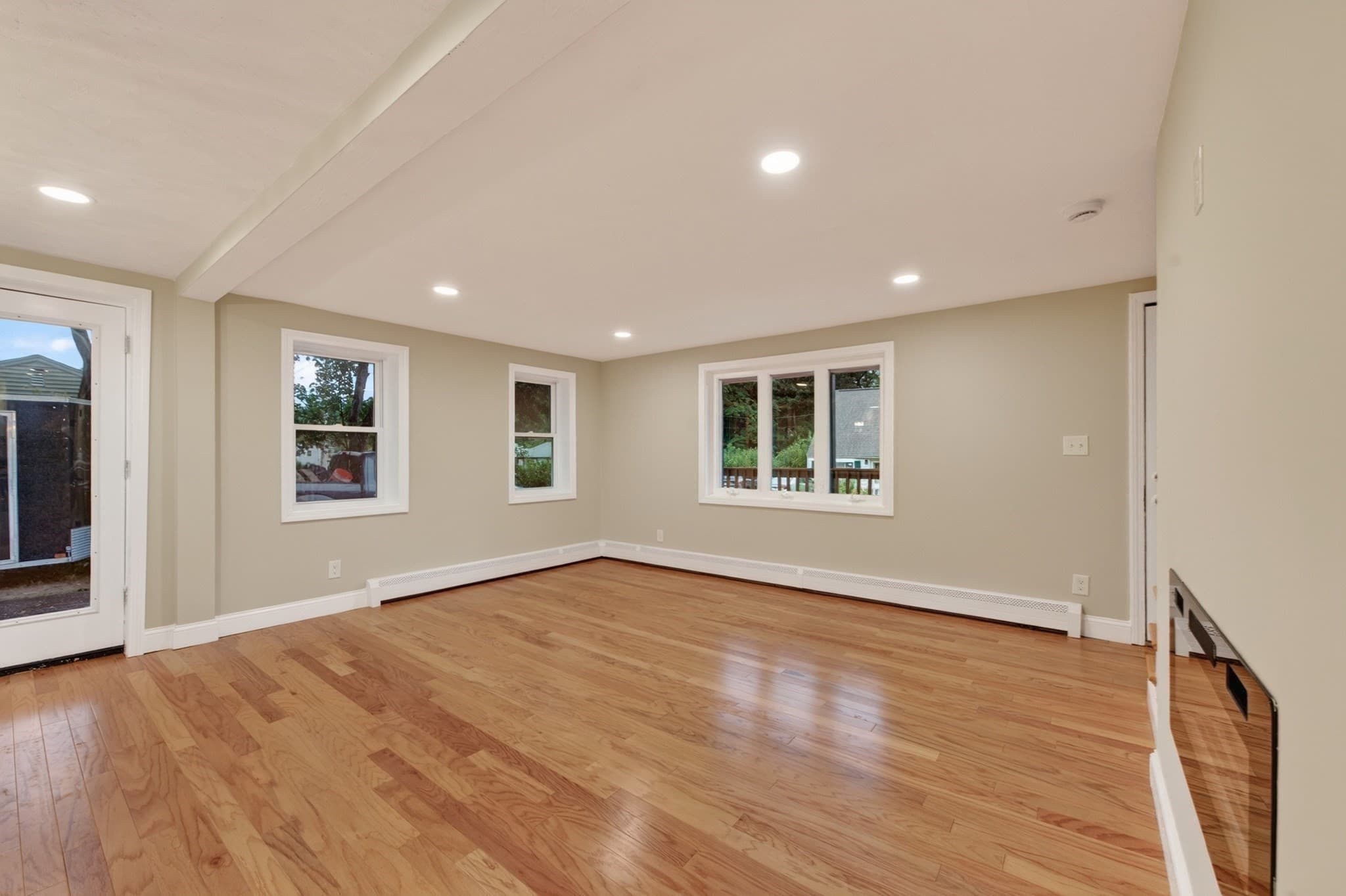 Single Family Residence at 18 Elbridge Rd, Auburn MA 01501, Auburn, photo 7 of 33
